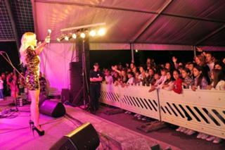 Maja Suput feet photo thumbnail