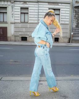 Maja Suput feet photo thumbnail