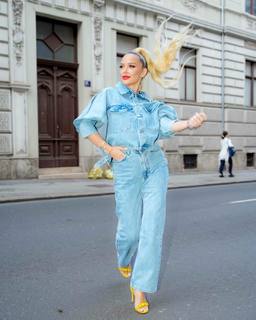 Maja Suput feet photo thumbnail