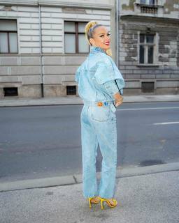 Maja Suput feet photo thumbnail