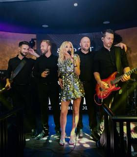 Maja Suput feet photo thumbnail