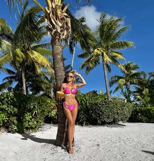 Maja Suput feet photo thumbnail