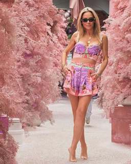 Maja Suput feet photo thumbnail