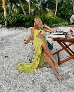 Maja Suput feet photo thumbnail