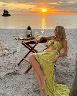 Maja Suput feet photo thumbnail