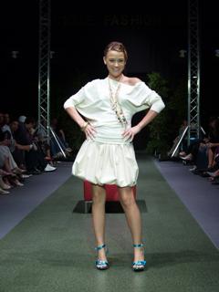 Maja Suput feet photo thumbnail