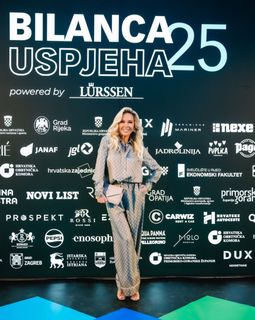 Maja Suput feet photo thumbnail