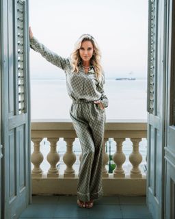 Maja Suput feet photo thumbnail