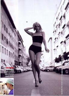 Maja Suput feet photo thumbnail