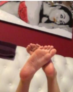 Major Galore feet photo 14