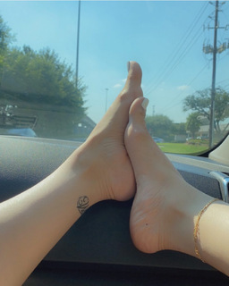 Major Galore feet photo 6