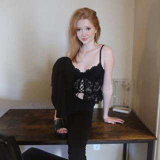 Makenna Kelly feet photo 2