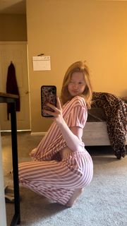 Makenna Kelly feet photo 5