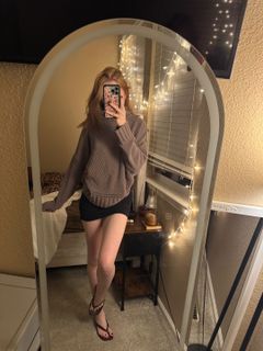 Makenna Kelly feet photo 11