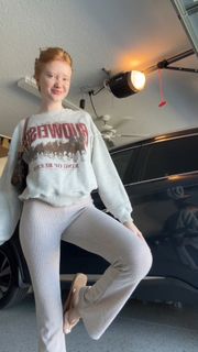 Makenna Kelly feet photo 4