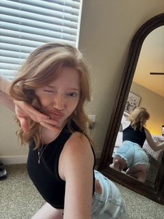 Makenna Kelly feet photo 1