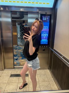 Makenna Kelly feet photo 2