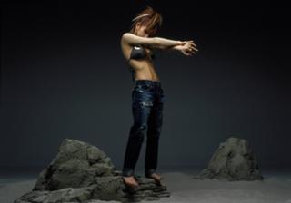 Maki Gotô feet photo 10