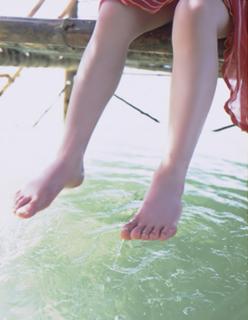 Maki Gotô feet photo 19