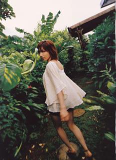 Maki Gotô feet photo 11