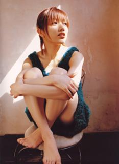 Maki Gotô feet photo 9