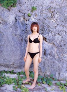Maki Gotô feet photo 3