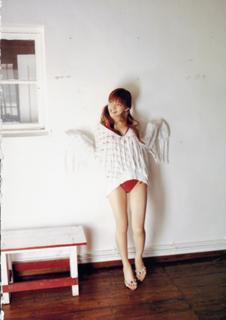 Maki Gotô feet photo 12