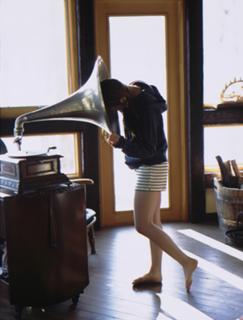 Maki Gotô feet photo 9