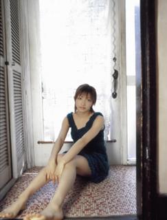 Maki Gotô feet photo 4