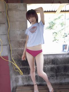 Maki Gotô feet photo 2