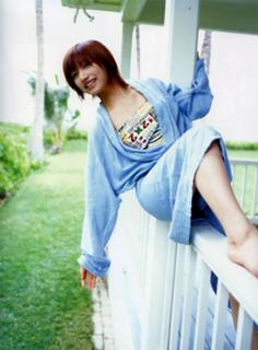 Maki Gotô feet photo 7