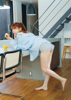 Maki Gotô feet photo 16
