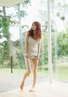 Maki Gotô feet photo 13