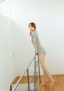 Maki Gotô feet photo 4