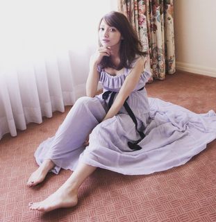 Maki Gotô feet photo 10