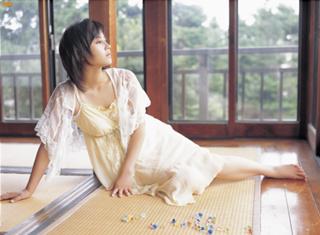Maki Horikita feet photo 3