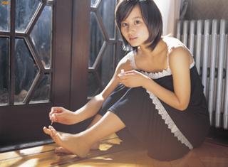 Maki Horikita feet photo 11