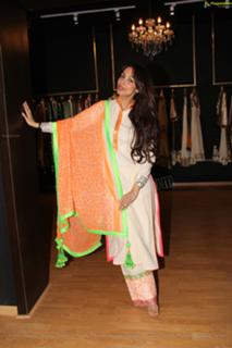Malaika Arora feet photo thumbnail