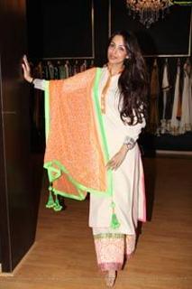 Malaika Arora feet photo thumbnail