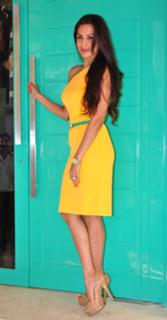 Malaika Arora feet photo thumbnail