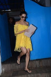 Malaika Arora feet photo thumbnail