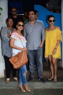 Malaika Arora feet photo thumbnail