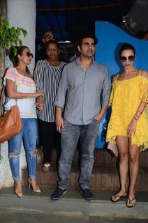 Malaika Arora feet photo thumbnail