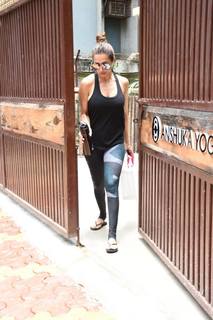 Malaika Arora feet photo thumbnail