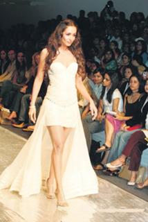 Malaika Arora feet photo thumbnail
