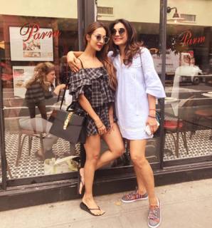 Malaika Arora feet photo thumbnail