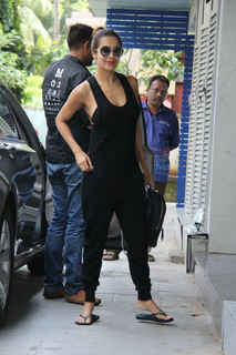 Malaika Arora feet photo thumbnail
