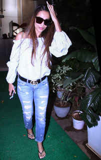 Malaika Arora feet photo thumbnail