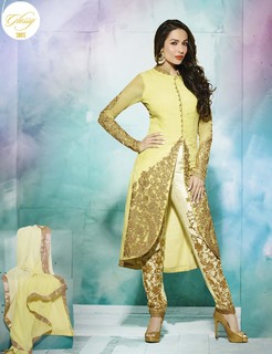 Malaika Arora feet photo thumbnail