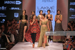 Malaika Arora feet photo thumbnail